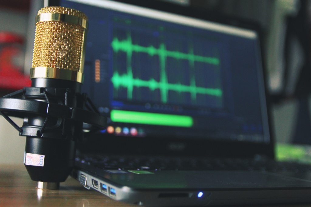 How to Be a Good Podcast Host | 10-Steps to Hosting a Great Podcast